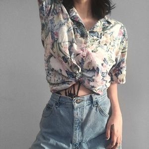 Hawaiian-style floral shirt 🌺